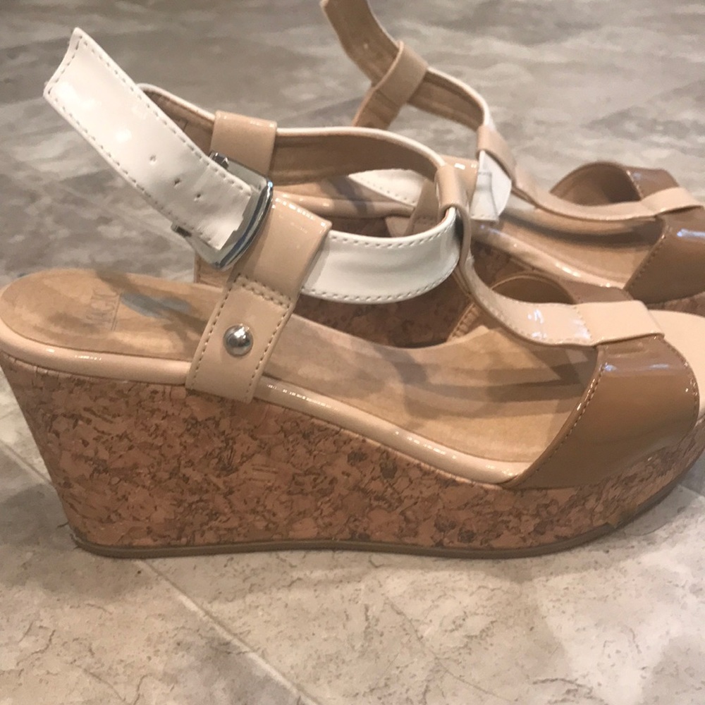 Platform sandal - Picture 2 of 3